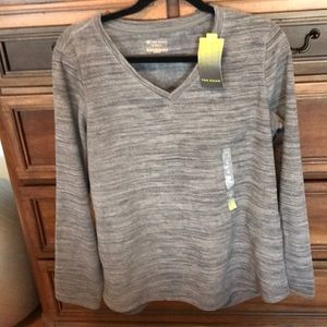 Pretty grayish fleece top . Very soft and light